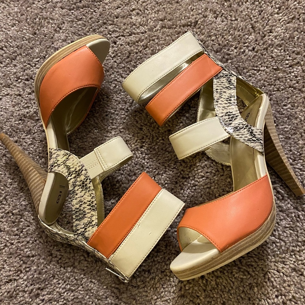 Great Condition heels scandle